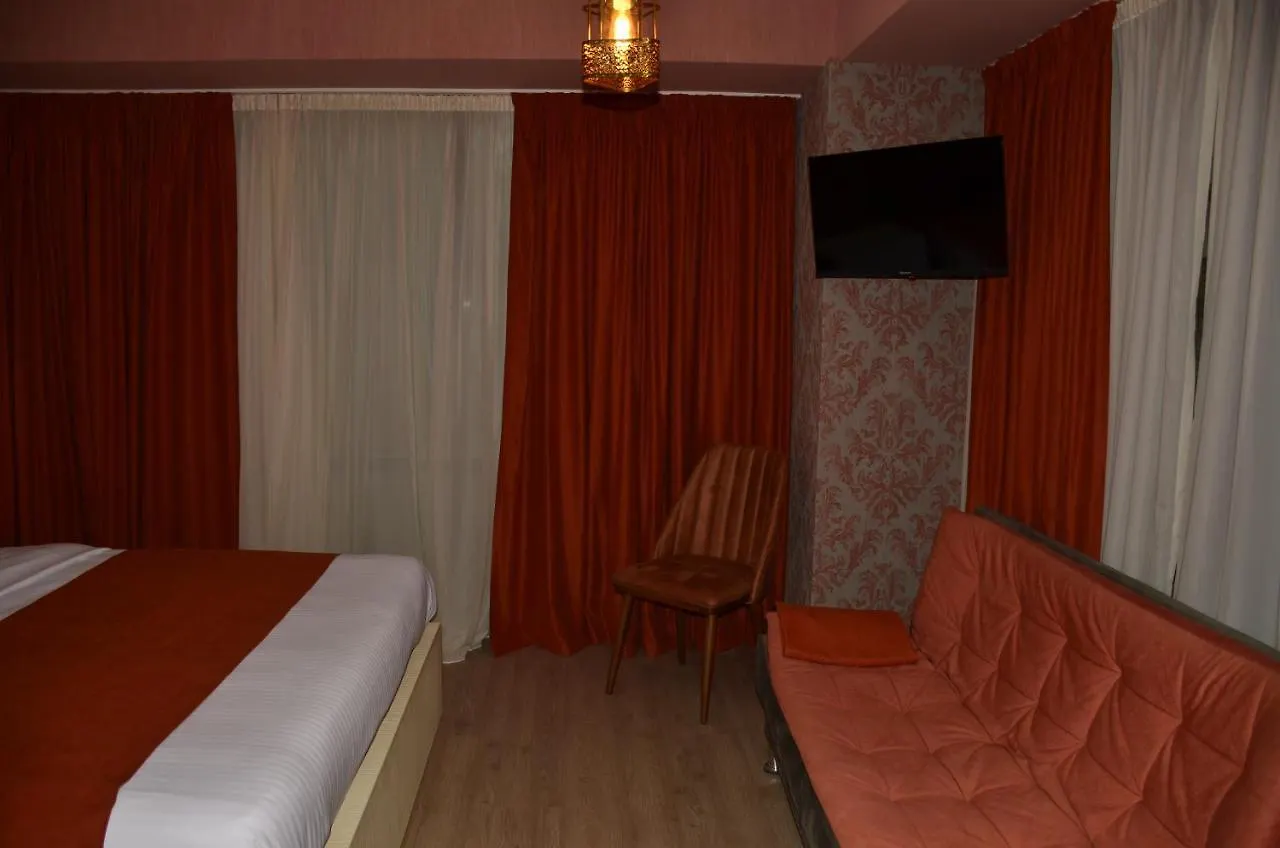 טביליסי Vere Corner Hotel לינה וארוחת בוקר