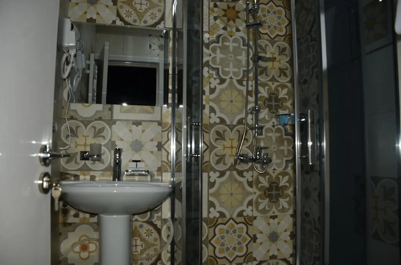 Vere Corner Hotel Τυφλίδα Bed and Breakfast